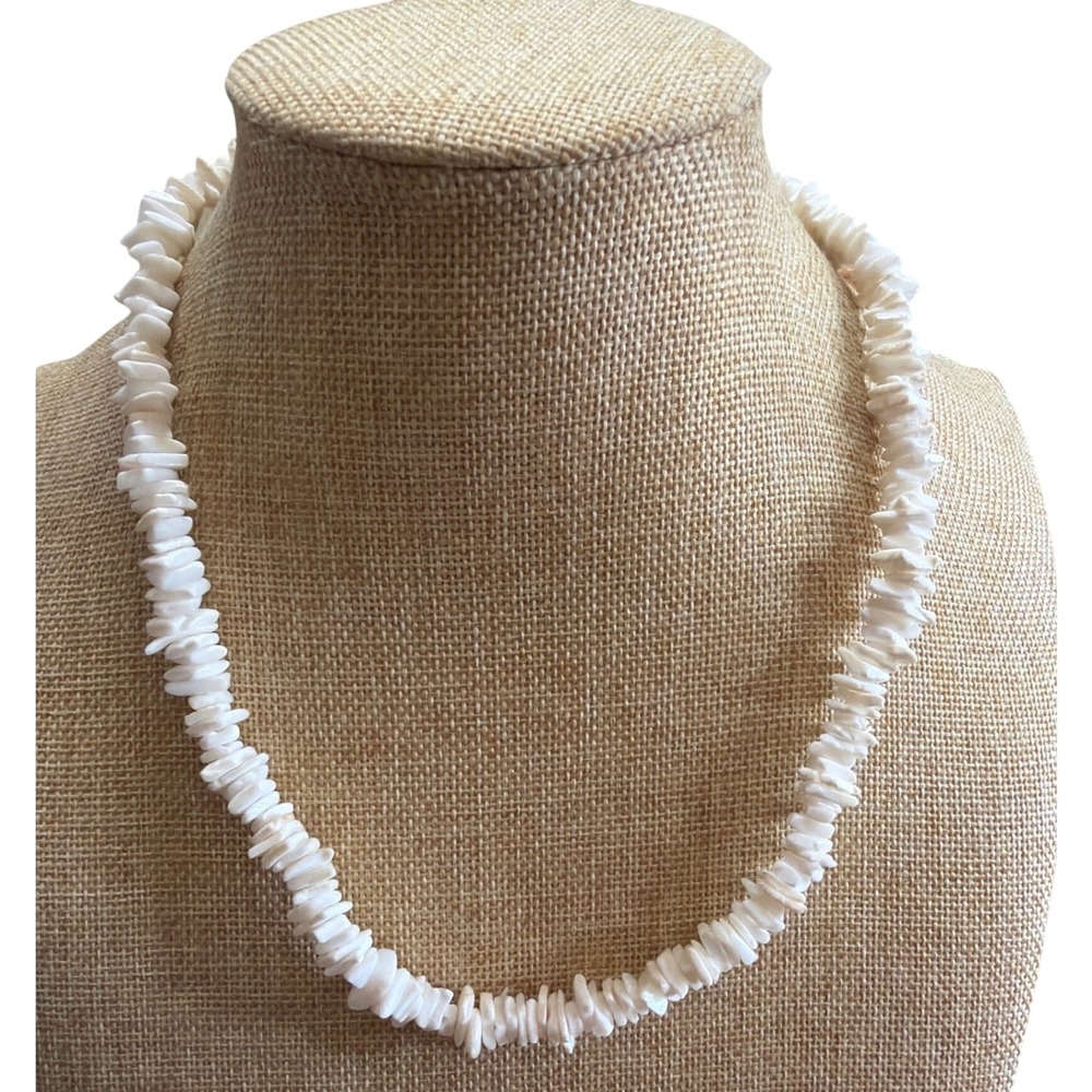Vintage‎ White Puka Shell Chip Necklace 17 Inch Barrel Clasp Coastal Beachy Boho